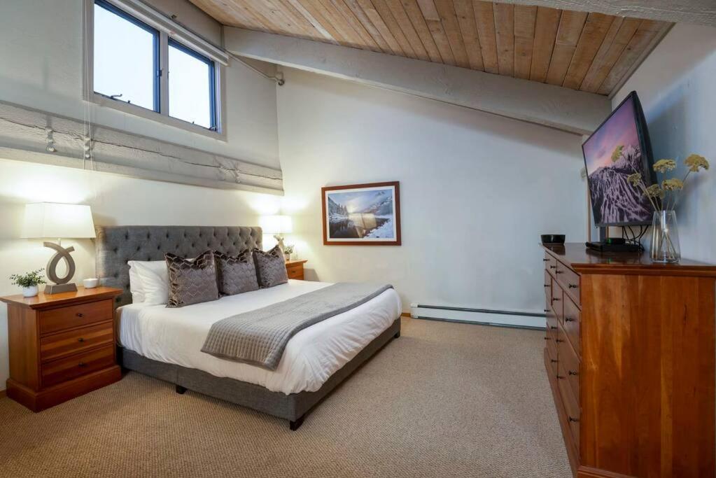 Updated 3 Bedroom 2 Ba With Pool & Hot Tub - Stunning Mountain Views! Snowmass Village Bagian luar foto