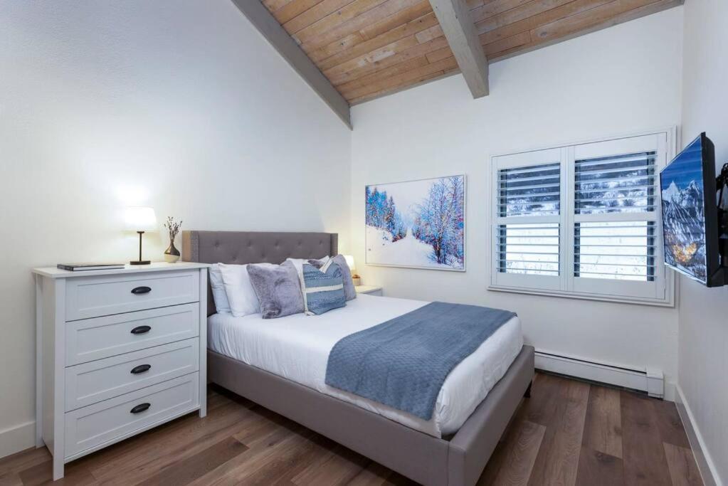 Updated 3 Bedroom 2 Ba With Pool & Hot Tub - Stunning Mountain Views! Snowmass Village Bagian luar foto