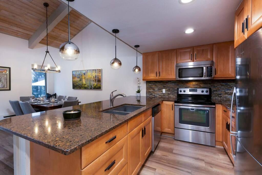 Updated 3 Bedroom 2 Ba With Pool & Hot Tub - Stunning Mountain Views! Snowmass Village Bagian luar foto